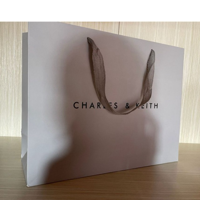 ถุง กระดาษ แบรนด์ Ck ถุงของขวัญcharles & keith เก็บโค้ดส่งฟรี(ถุงกระดาษckเทา)