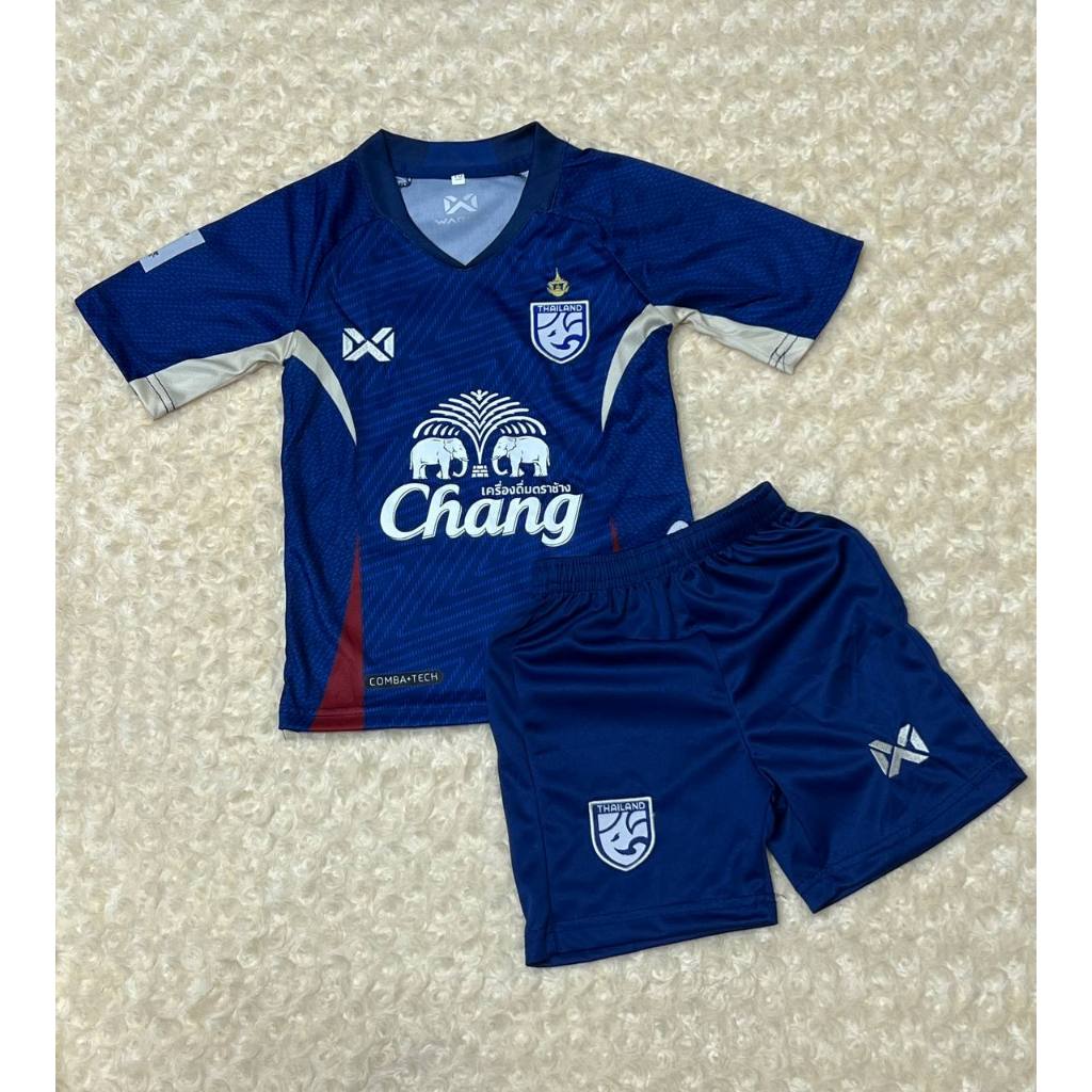 ชุดกีฬาเด็ก Warrixx Chang ทีมชาติไทย แขนสั้น คอวี รุ่นใหม่ ปี2025 เสื้อพร้อมกางเกง