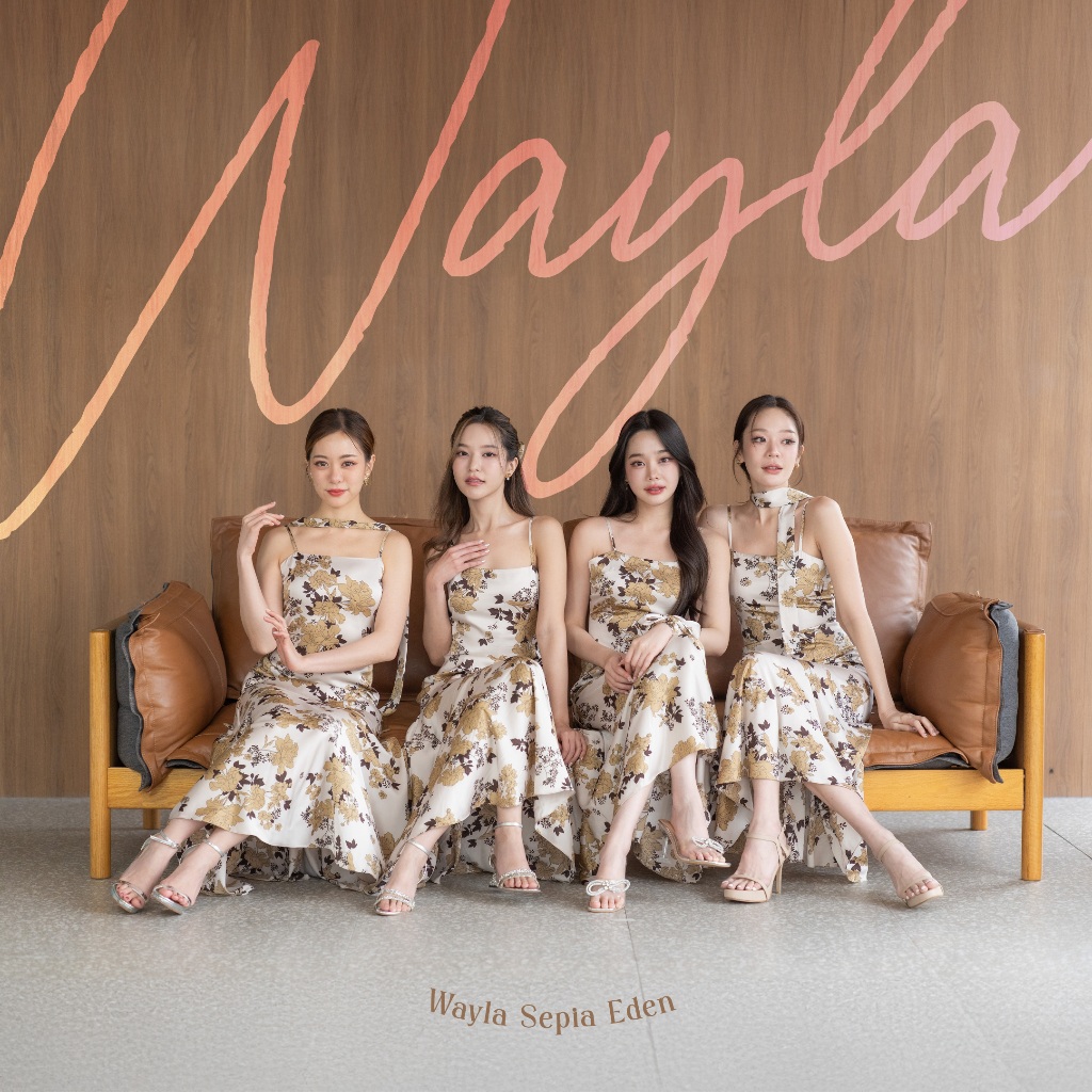 Wayla Eden Sepia - เดรสสายเดี่ยวผ้าซาตินสีครีมเบจลายดอกไม้ ต่อระบายเฉียง