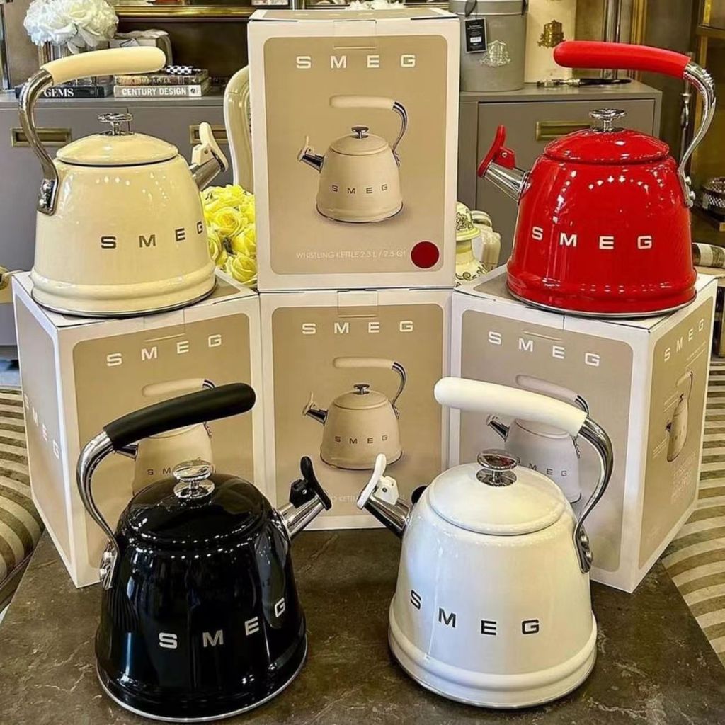 พร้อมส่ง Smeg แท้ 100% กาต้มน้ำ สีครีม 2.3L SMEG WHISTLING KETTLE กาต้มน้ำไฟฟ้า สแตนเลส