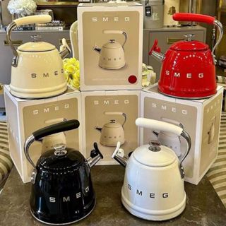 ✌พร้อมส่ง🤞Smeg แท้ 100% กาต้มน้ำ สีครีม 2.3L SMEG WHISTLING …