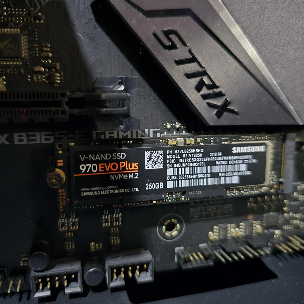 (เอสเอสดี) SAMSUNG 970 EVO PLUS PCIe/NVMe M.2 2280 ความจุ 250B มือ2 (ไม่มีกล่อง) ใช้งานปกติ/ประกัน 7