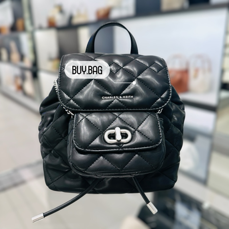 CHARLES & KEITH กระเป๋าเป้สะพายหลัง Aubrielle Quilted Backpack รุ่น CK2-60151400 สีดำ ครีม  Noir