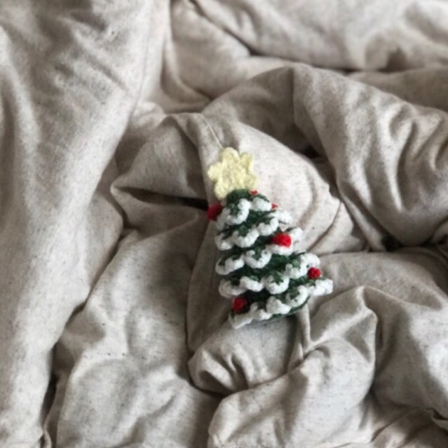 hooman! chrismast & snow chrochet พวงกุญแจต้นคริสมาสต์แบบมีหิมะ