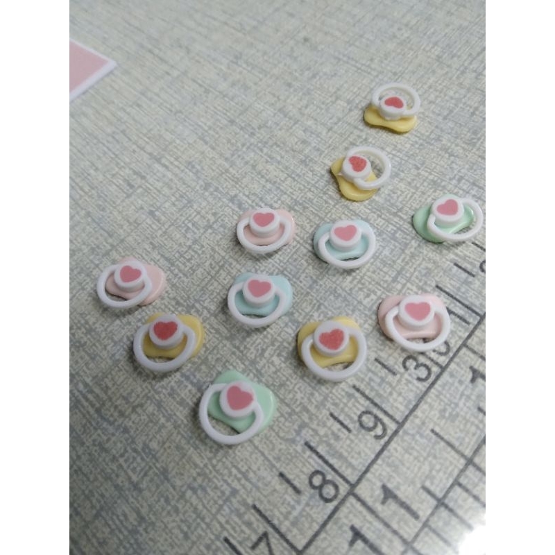 พร้อมส่ง...จุกนมหลอก/จุกนมปลอมสำหรับตกแต่งตุ๊กตาliila's lucky cat เบบี้ทรีมาการอง ครายเบบี้