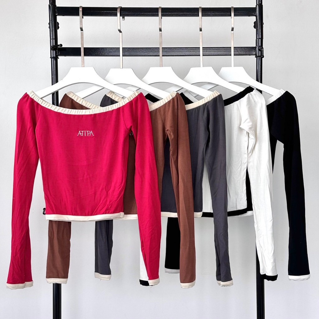 Atipashop - BUENA LONGSLEEVE เสื้อปาดไหล่ แขนยาว สีทูโทน ปักโลโห้ ผ้าเรยอน