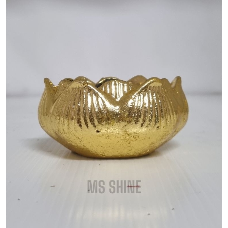 ดอกบัวนิล / Spinel lotus