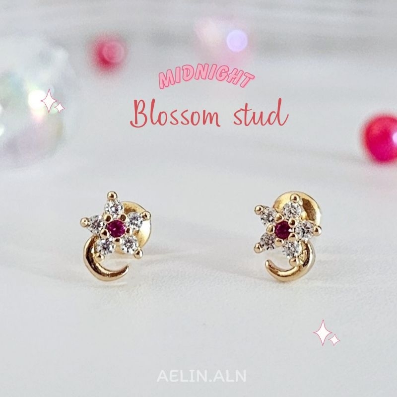 Midnight blossom stud earring - Aelin.aln ต่างหูดอกไม้บนพระจันทร์ครึ่งดวง น่ารักมุมิ