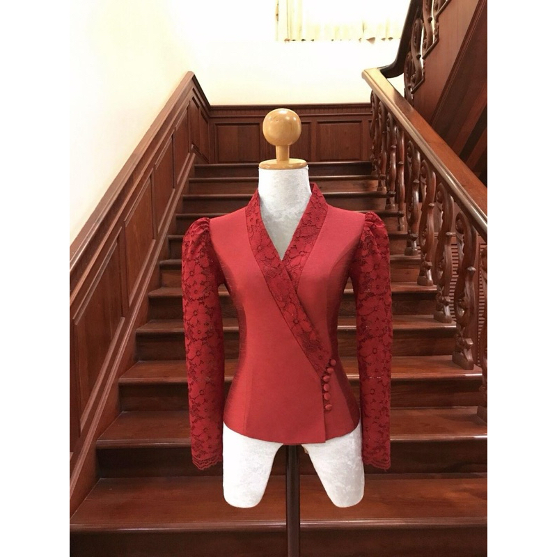 R39 เสื้อผ้าไหม4เส้น เจ้านาง แต่งลูกไม้ กระดุมข้าง พร้อมส่ง