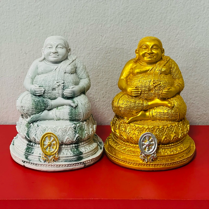 พระสังกัจจายน์ พระสังกัจจายน์ องค์ทำจากเรซิ่น หน้าตัก 3 นิ้ว ฐาน 4 นิ้ว สูง 5 นิ้ว มี 2 สี สีทองและสีลายหินอ่อน