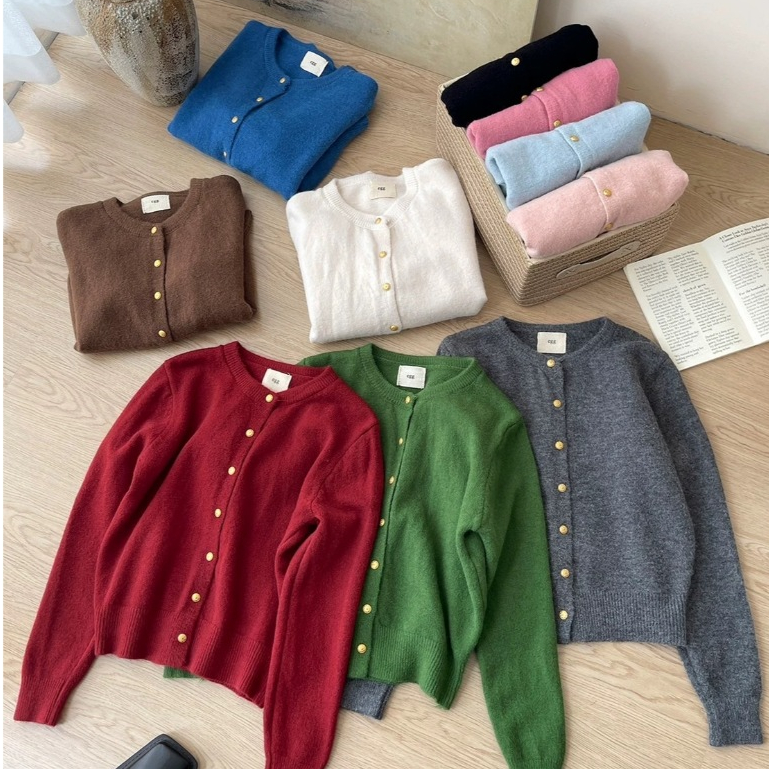 (พร้อมส่ง) Clothestoryy - Megan Cardigan เสื้อคาร์ดิแกนไหมพรม กระดุมสีทอง