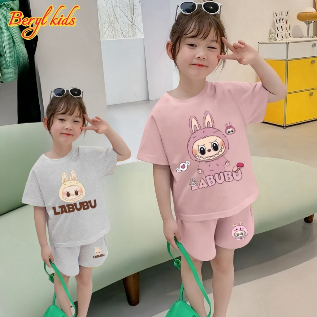 Beryl kids🌸ชุดเซ็ทเด็กผู้หญิง🎀ชุดสูทลําลองเด็ก เสื้อคอกลมแขนสั้นกางเกงขาสั้น 2ชิ้น งานสกรีนลายน่ารัก ผ้านุ่มสบายๆ ฤดูร้อ