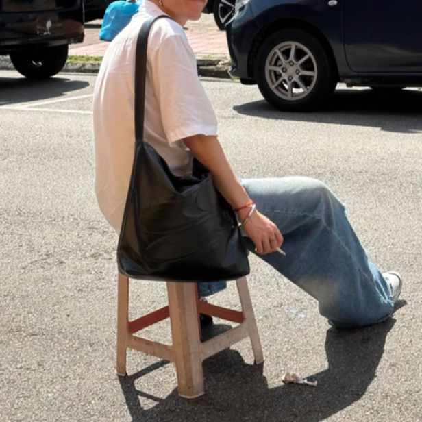 พร้อมส่ง กระเป๋า Wax Leather Tote Bag จากแบรนด์ CryingCenter ของแท้