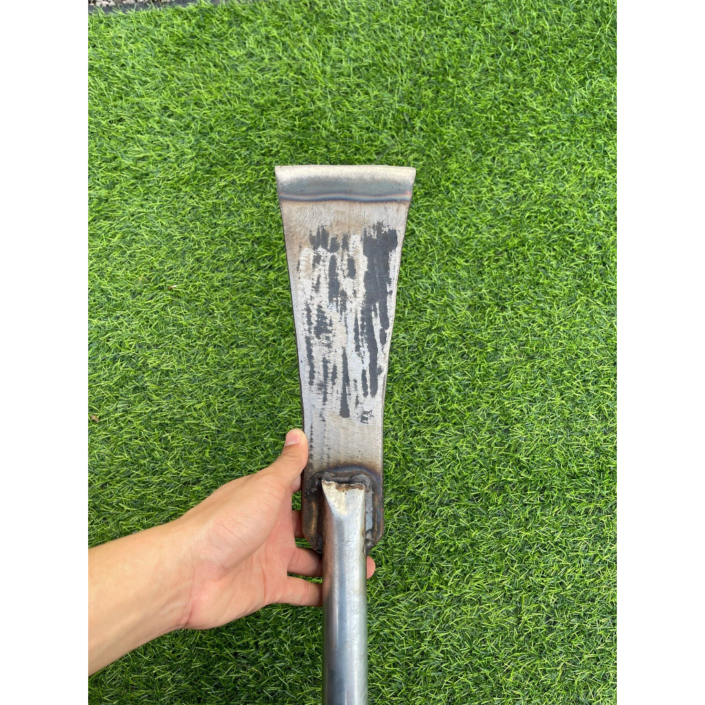 เสียมแทงปาล์ม เหล็กแหนบอย่างดี หน้ากว้าง 4นิ้ว-4.5นิ้ว  ยาว ยาว 11นิ้ว-11.5นิ้ว เหล็กแหนบแท้