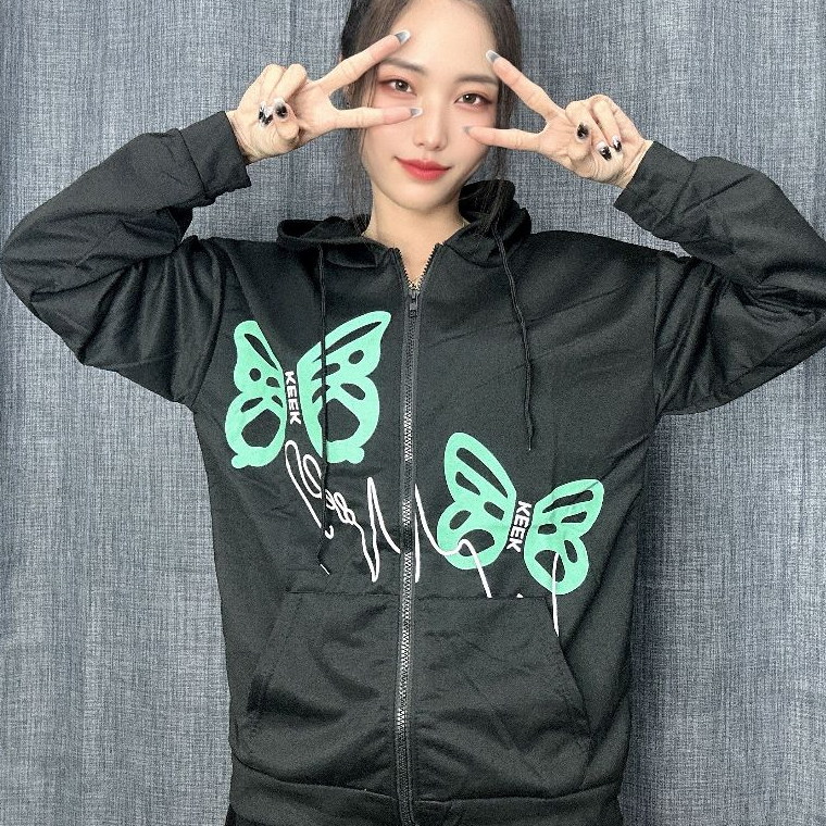 fashiongirl1688🦋เสื้อกันหนาว🦋ผู้หญิง แขนยาว สีดำลายผีเสื้อราตรี แบบเท่ๆดูมีเสน่ห์ น่าค้นหา พร้อมส่ง
