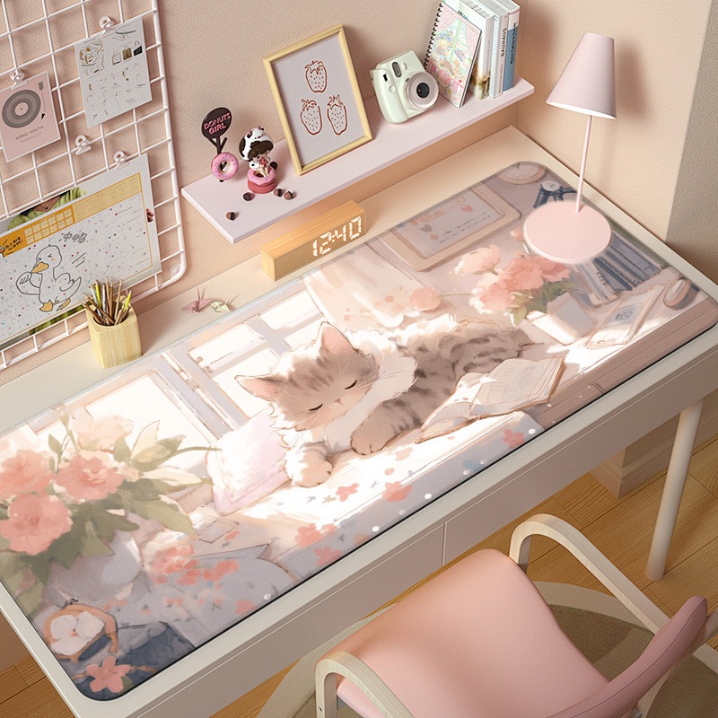 [พร้อมส่ง] แผ่นรองเมาส์ การ์ตูนแมวน่ารัก งานเย็บขอบ ขนาดใหญ่ 80x30 ซม. (หนา 3 มม.) Biangels