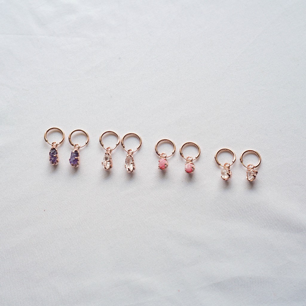 เครื่องประดับ Rock Me Jewelry รุ่น Hues Day Earrings ต่างหู ทองเหลือง ประดับพลอย