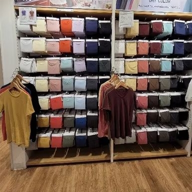 รับหิ้ว เสื้อยืด Uniqlo คอกลม Dry แขนสั้น Unisex ของใหม่จาก Shop มีหลากหลายสีสัน สินค้าบรรจุภัณฑ์ไม่รับเปลี่ยนคืนนะครับ