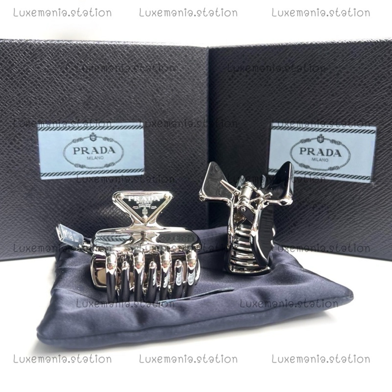 : New!! Prada Hair Clip ราคาต่อตัวนะคะ ก่อนกดสั่งรบกวนทักมาเช็คสต๊อคก่อนนะคะ