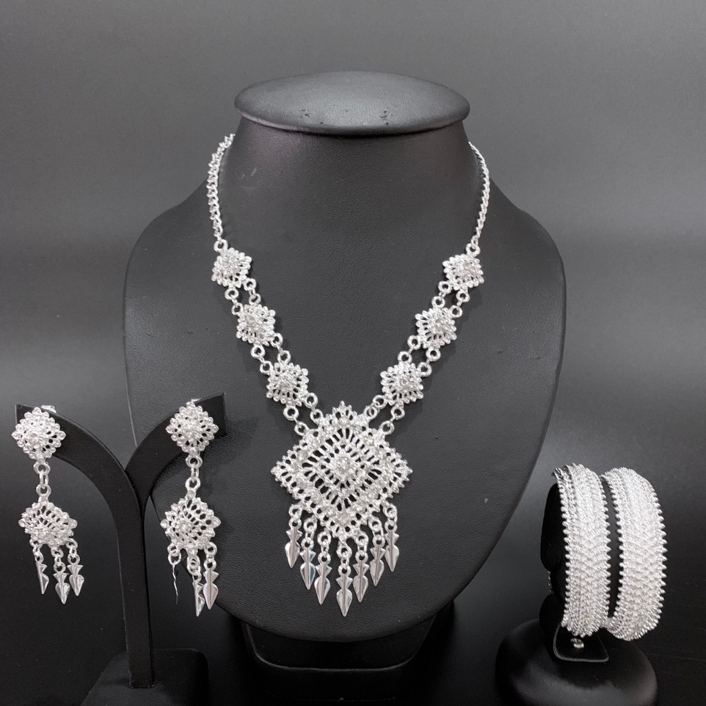 🇹🇭พร้อมส่งเร็ว🇹🇭ชุดเครื่องประดับไทยสำหรับเด็ก ชุดไทย เด็ก สร้อยคอเพชร ลูกปัดสังวาลย์ เข็มขัด สวมลอยกระทง - รูปที่ 4