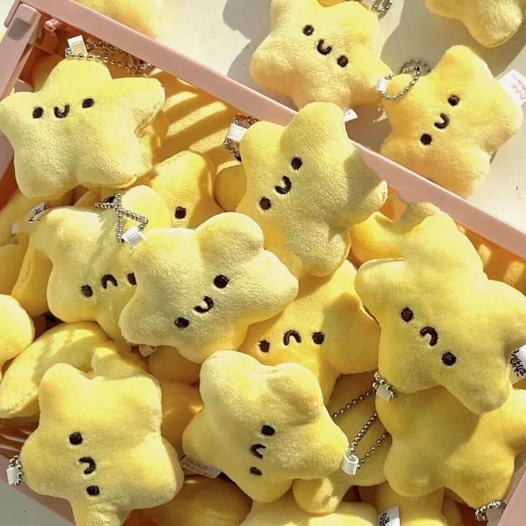 จี้ตุ๊กตาการ์ตูนดาวยิ้มน่ารัก แบบสร้างสรรค์ เหมาะกับของขวัญ สําหรับห้อยกระเป๋าถือ