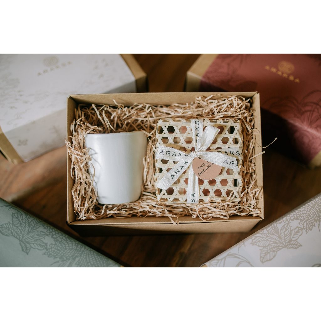 Bamboo gift box with handmade tea mug