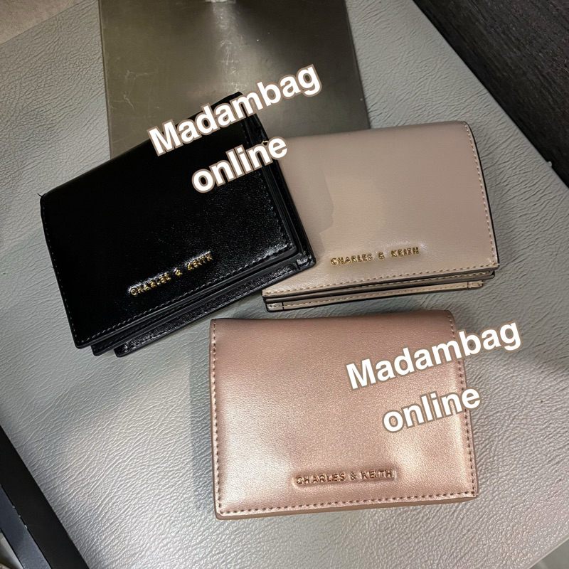 CHARLES & KEITH Snap Button Mini Wallet กระเป๋าสตางค์ใบสั้น มีสายโซ่สะพายข้าง