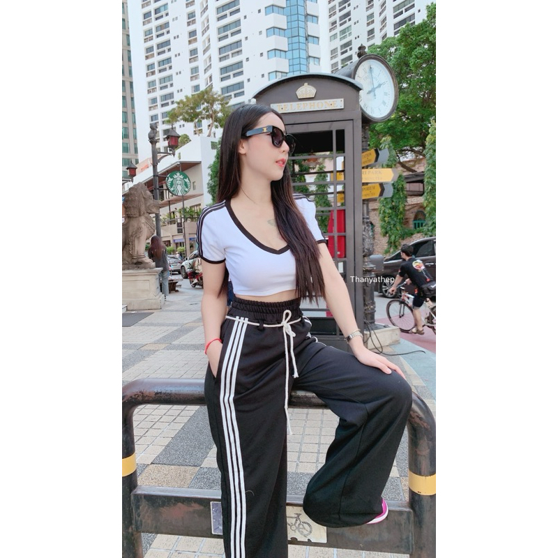 ◟ ลุคนี้ต้องมี งานset สปอต เสื้อครอปคอวี ที่ใส่ง่ายแมชง่าย ใส่ได้แบบ 𝐄𝐯𝐞𝐫𝐲𝐝𝐚𝐲 𝐋𝐨𝐨𝐤 กันเลยทีเดียว