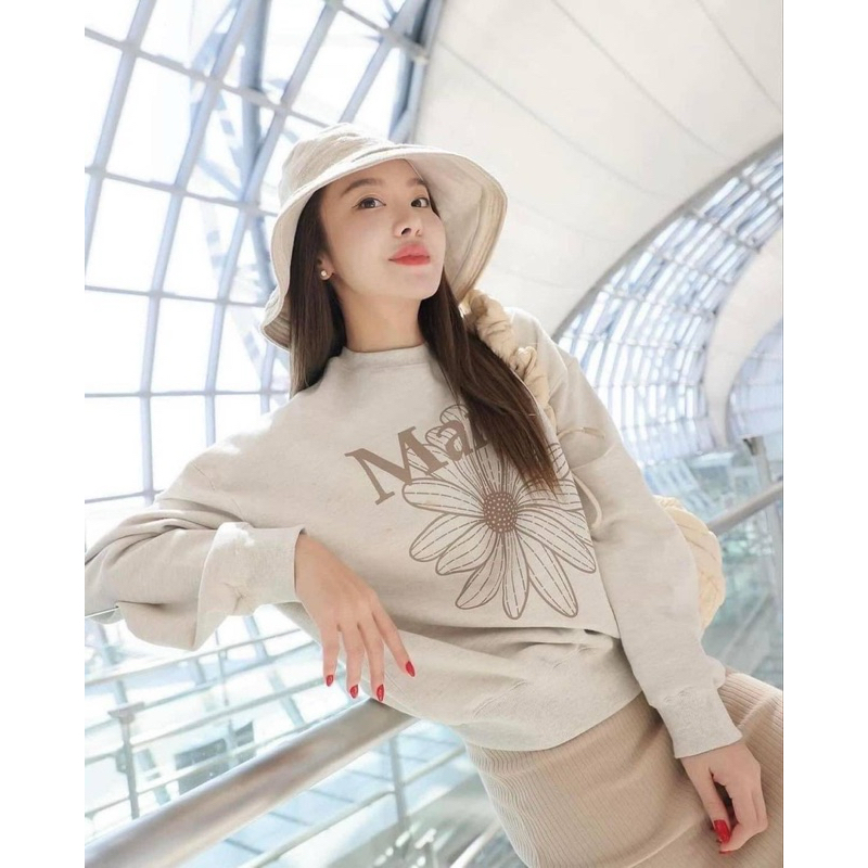 เสื้อ Mardi Mercredi Sweatshirtเสื้อแขนยาว Mardi เสื้อกันหนาว จากช้อปเกาหลีFree size รอบอก 50-51🌟สอบ