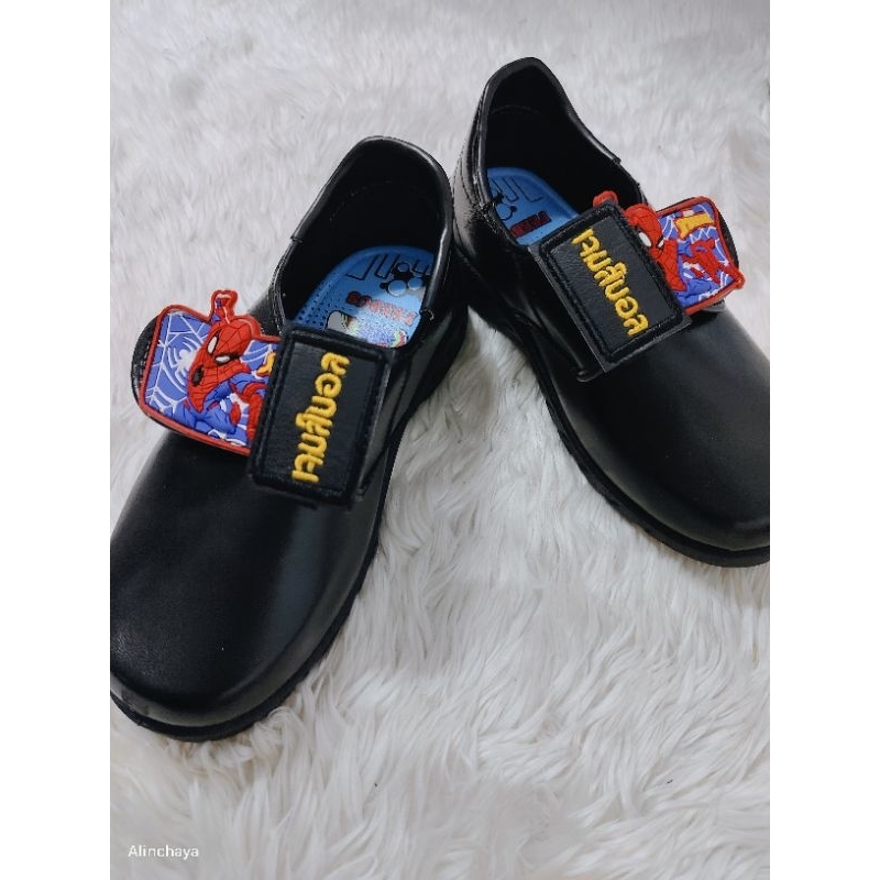 🔥(พรีออเดอร์30วัน)ป้ายหนังปักชื่อแบบติดด้านข้าง มีสายตีนตุ๊กแก ติดรองเท้านักเรียนอนุบาล ชาย ชื่อและสีกรอบแจ้งทางแชท