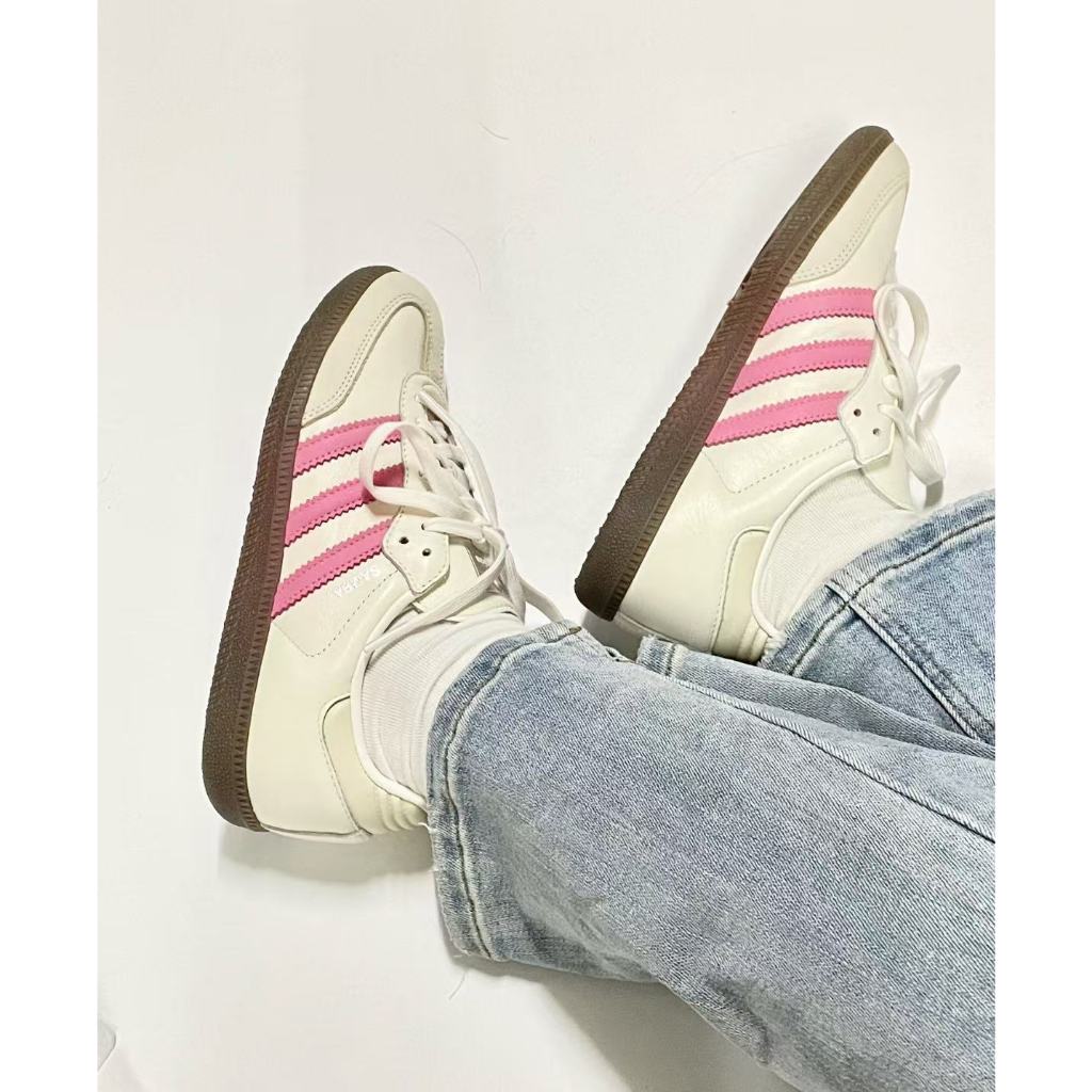 Adidas originals SAMBA แฟชั่นร้อยสบายน้ำหนักเบาสวมใส่ป้องกันการลื่นไถลรองเท้าบอร์ดต่ำ Unisex แท้ 100%