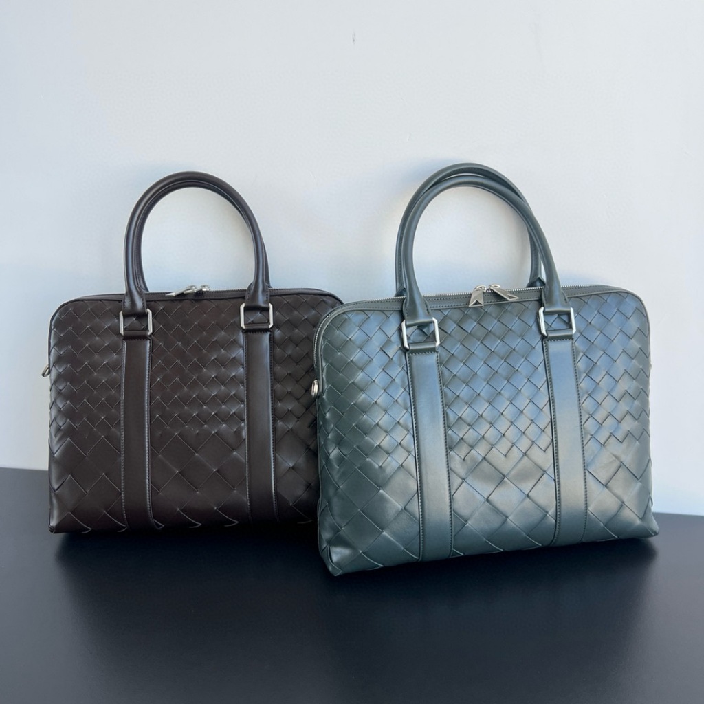 Pre order ราคา12400 Bottega Veneta 778081 กระเป๋าเอกสาร Briefcase หนังแท้ หนังวัว Size35.5*28*7.5cm