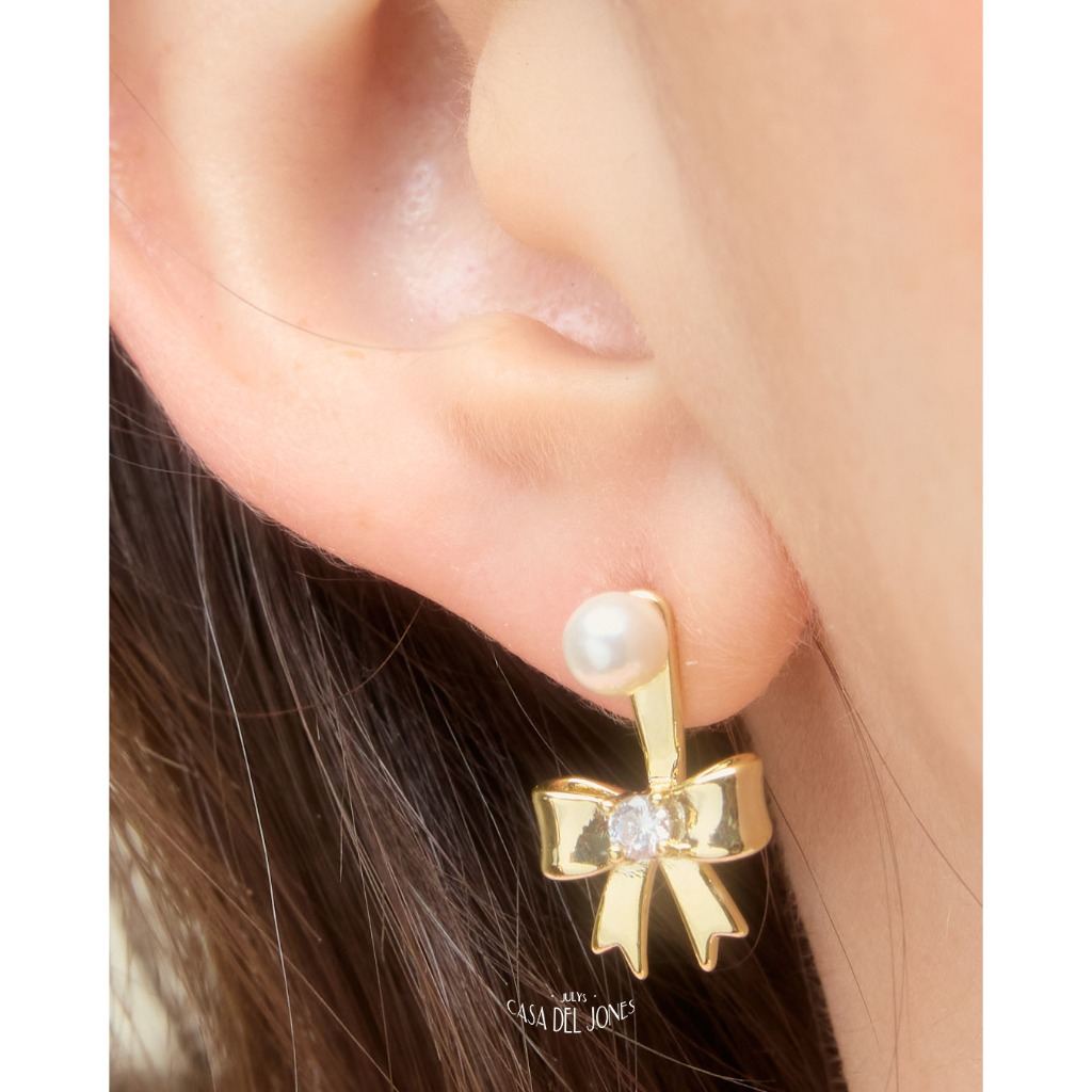 Julys - wrap a gift earrings