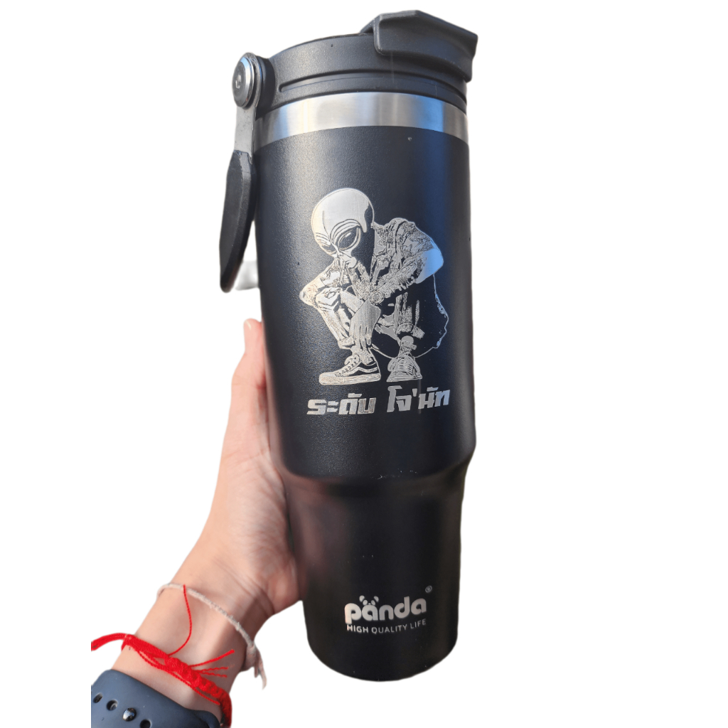 [เลเซอร์รูป1ด้าน] แก้วเก็บความเย็นรุ่นแพนด้า Panda 900 ml  มีหูจับและหลอด ราคานี้รวมเลเซอร์แล้ว – โปรปัง