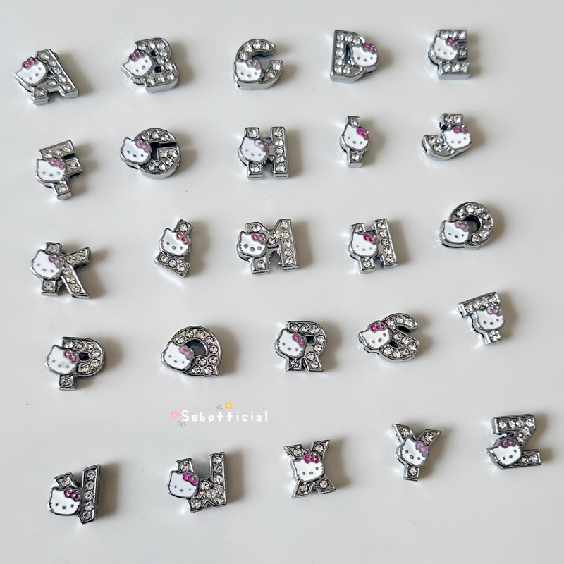 ꒰1/5꒱ จี้ตัวอักษร 8mm ลายคิตตี้ สำหรับตกแต่ง สร้อยข้อมือสแตนเลส กำไลสายนาฬิกา ชาร์มสำหรับใส่กำไลข้อมือ