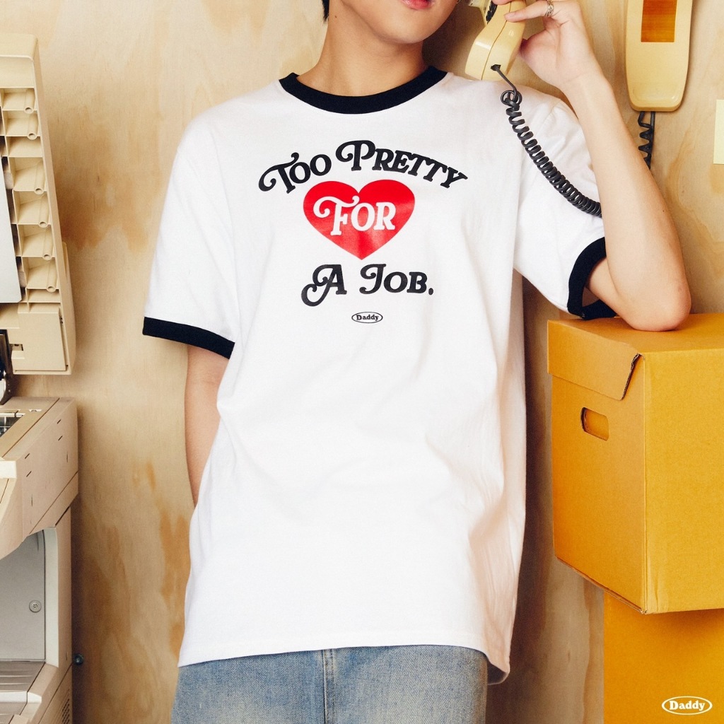 DADDYCLUB | Too Pretty For A Job T-shirt เสื้อยืด สีขาว สุดเท่