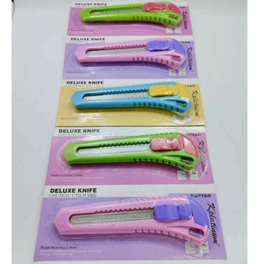 แพ็ค 6 ชิ้น (999) มีดคัตเตอร์คละสี ขนาดใหญ่ 45องศา 18มม.