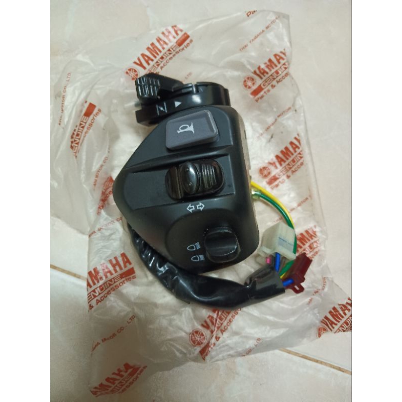 สวิทช์แฮนด์ข้างซ้าย มีไฟหรี่ YAMAHA MiO-Z 5TL-H3973-10-00(แท้ศูนย์)
