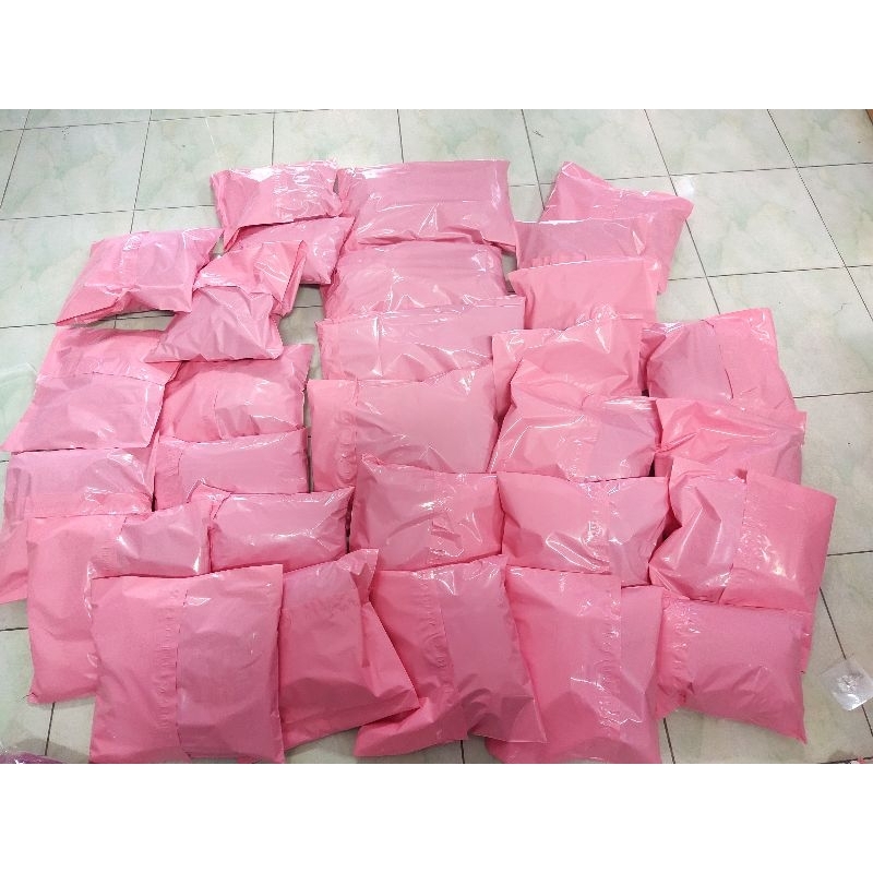 ถุงสุ่มเสื้อผ้า1 ถุงมีสองตัว60 บาท