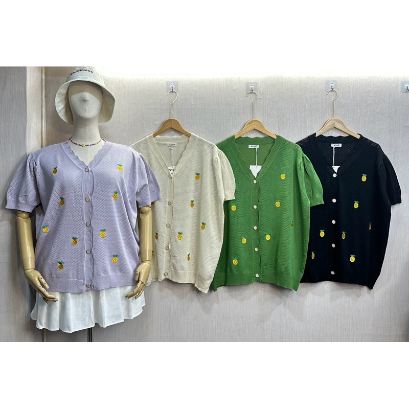 เสื้อไหมพรมคอวีฉลุปักลายสับปะรดกระดุมหน้า