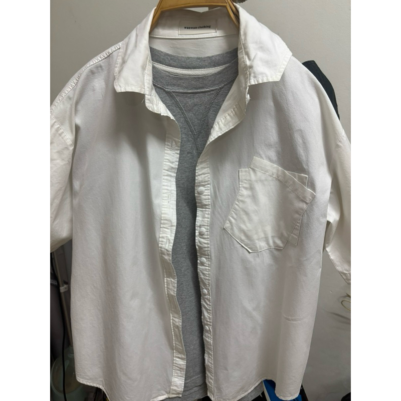 มือสอง. ป้าย wanwan clothing. เสื้อเชิ๊ต แขนสั้น สีขาว