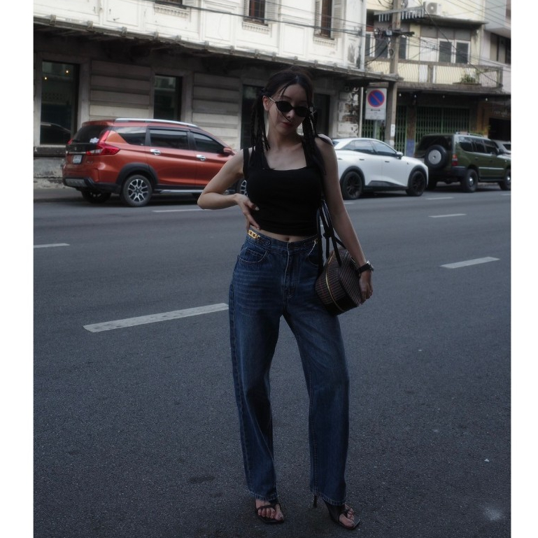 VN2693 >> CEL MIDNIGHT JEANS DETAIL RECTANGLE LOGO CHAIN