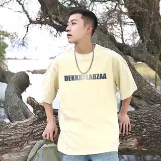 TeeTwoOneสไตล์อเมริกันวินเทจ"DEKKRYLABZAA" ผ้าคอตตอน100% ไม่ต้องรีด ไซส์ใหญ่ เสื้อยืดทรงหลวม ผู้ชายและผู้หญิง【COD】