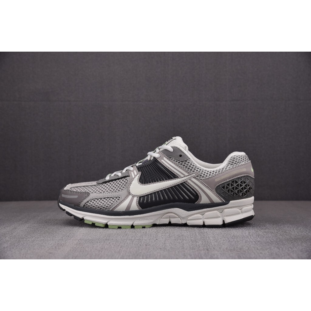 Vomero 5 "Grey Dirt Black"