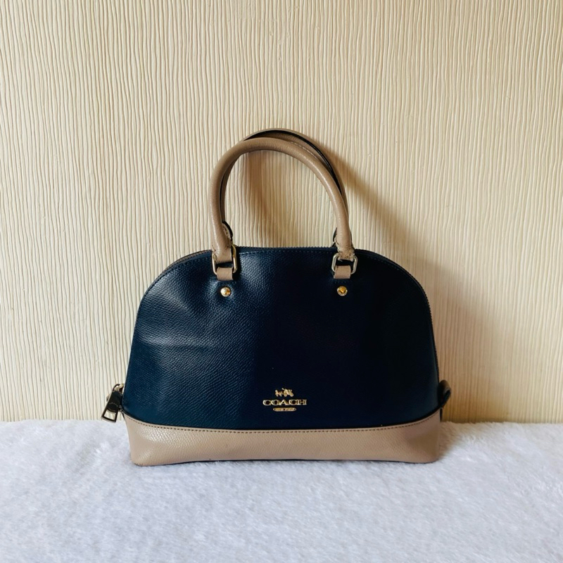 กระเป๋าถือ 👜Coach  สีน้ำเงิน