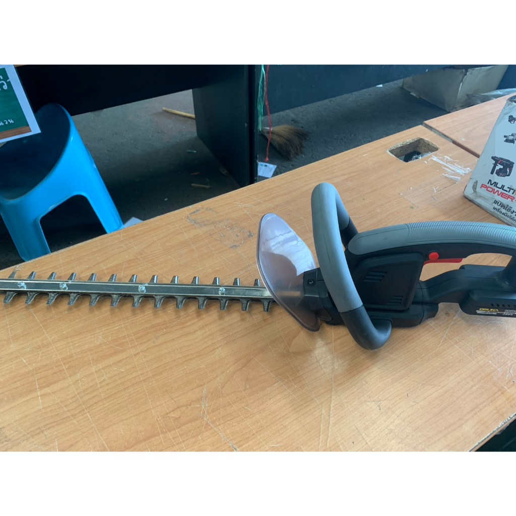 ( รุ่นใหม่  สินค้ามือสอง ) เครื่องตัดแต่งพุ่มไม้ไร้สาย osuka 20v OCHT436-N (เฉพาะตัวเครื่อง)