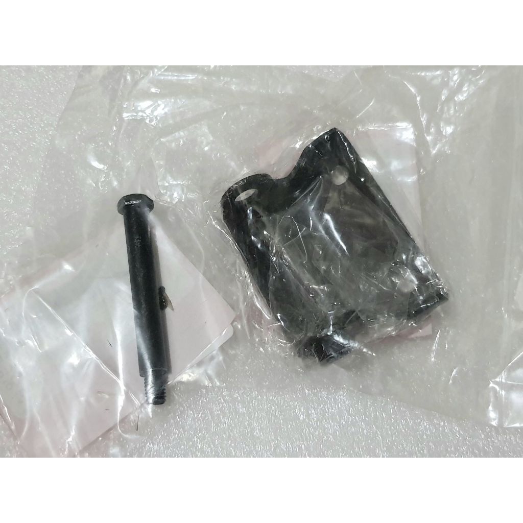 หูยึดเบาะพร้อมสลักเวฟ125,เวฟ100S ยูบ๊อก ปี 2005 แท้ศูนย์ 77201-KPH-900,90105-KPH-901