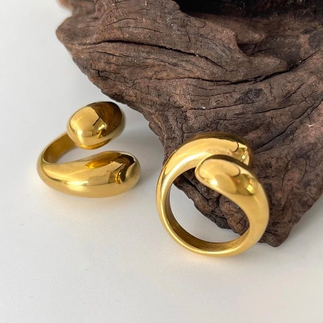 𝐴𝑆𝐻𝐼𝑅𝐴 | แหวนสายฝอ งานพรีเมียม (18k gold plated) Unisex High polished classic ring