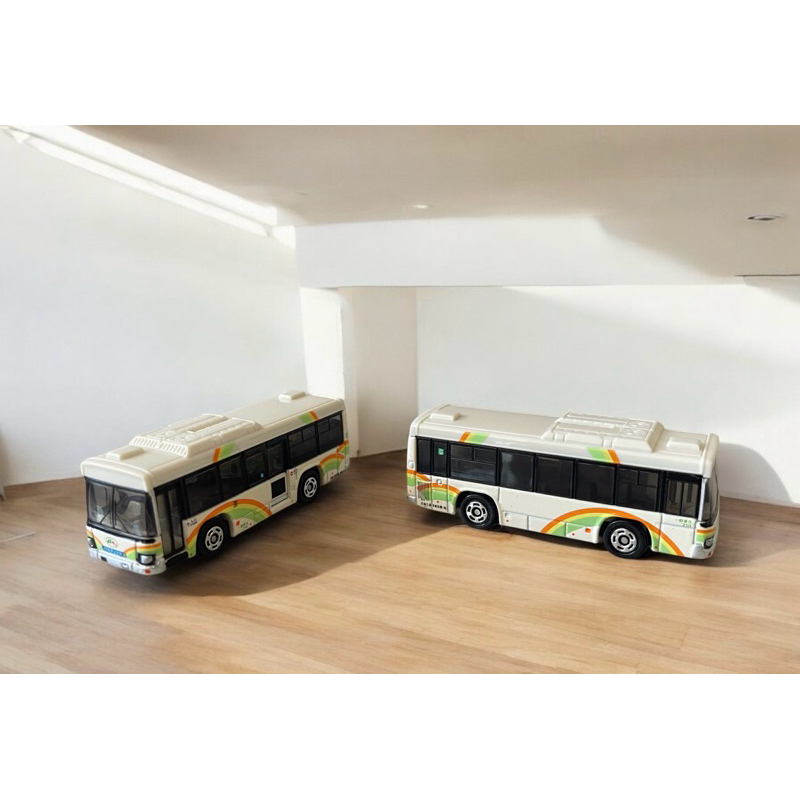 Tomica รถบัส Isuzu Erga