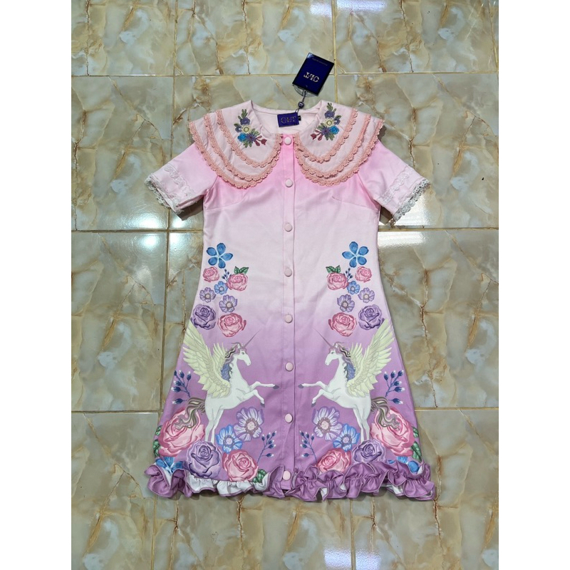 (s-4xl) เดรสสั้น สีชมพูม่วง คอปกปัก ลายม้า งานป้าย chalita